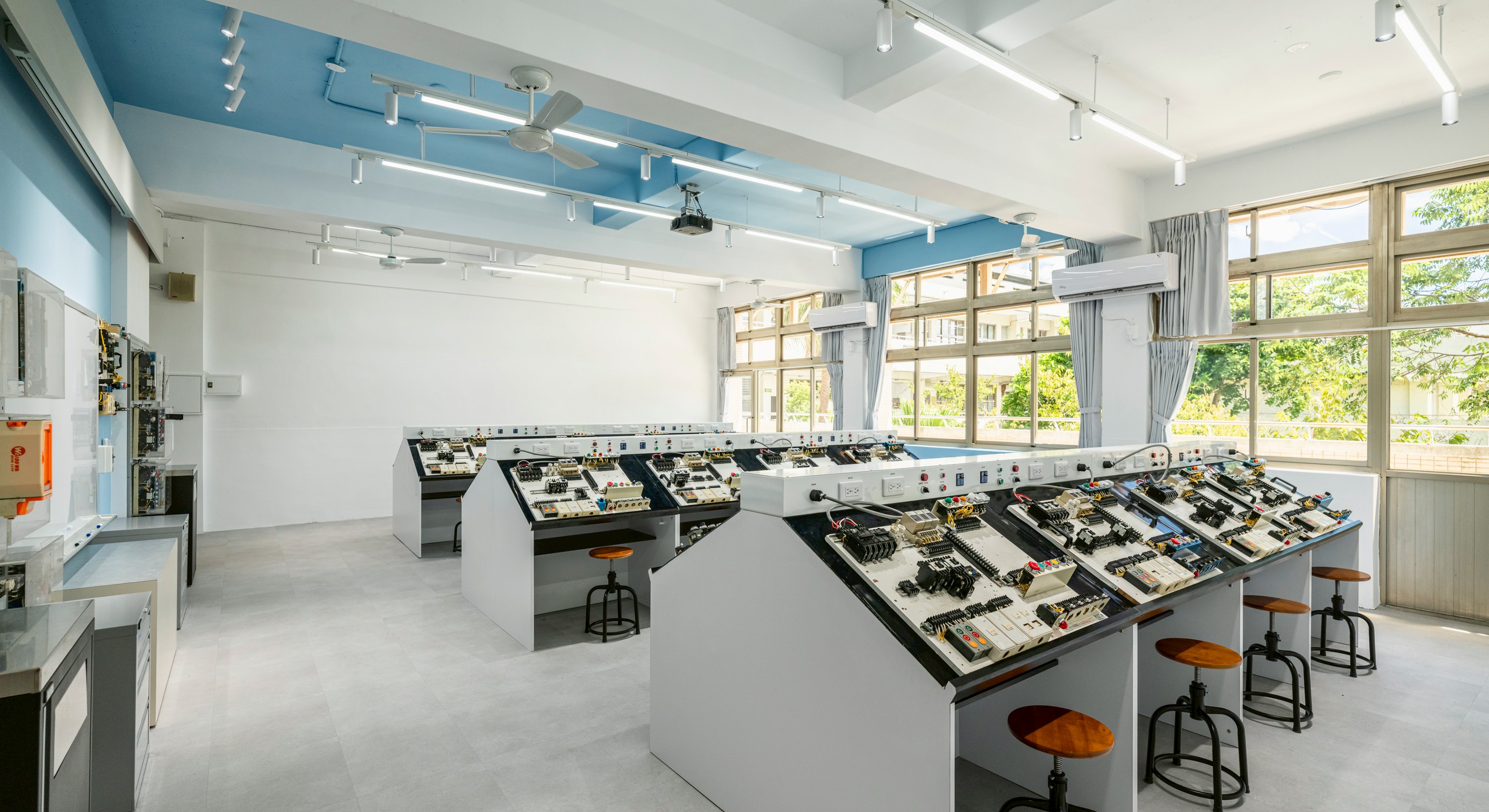 新北公立高中機械教室椅子搭配